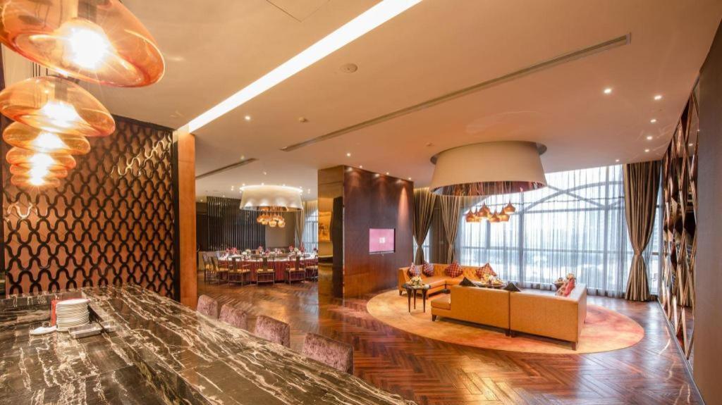 Maison New Century Hotel Dongguan Донгуан Екстериор снимка