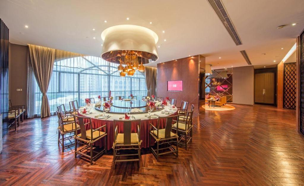 Maison New Century Hotel Dongguan Донгуан Екстериор снимка