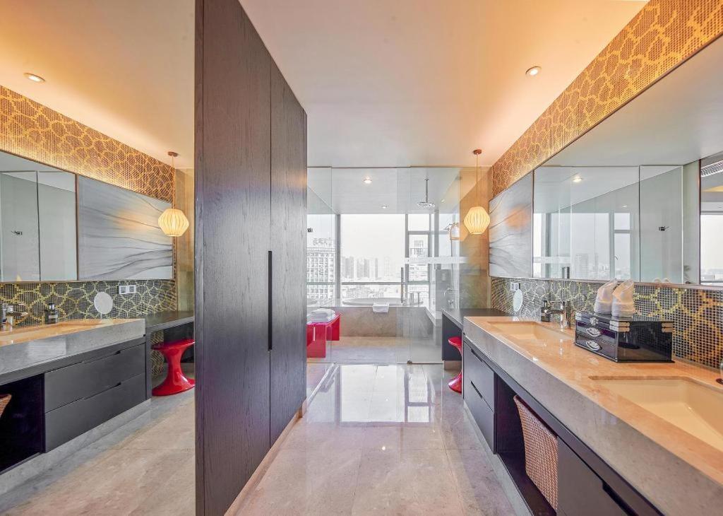 Maison New Century Hotel Dongguan Донгуан Екстериор снимка