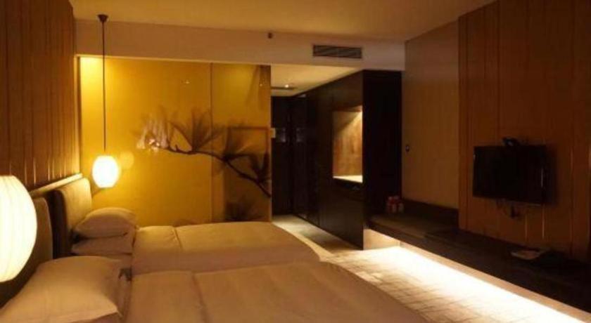 Maison New Century Hotel Dongguan Донгуан Екстериор снимка