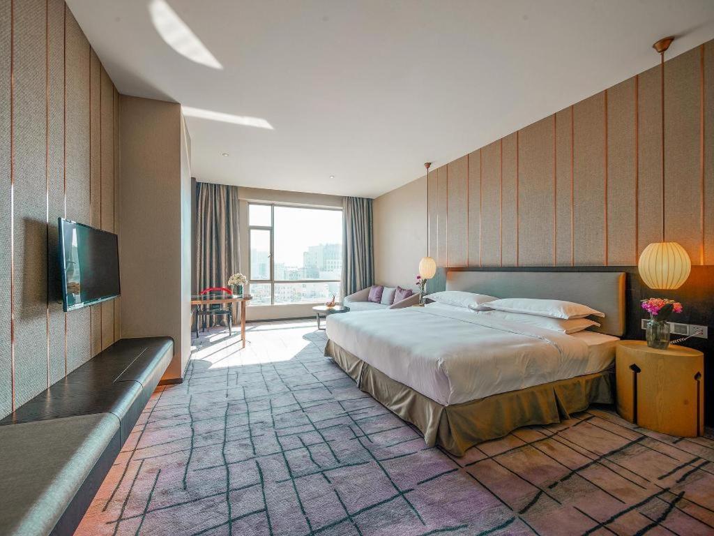Maison New Century Hotel Dongguan Донгуан Екстериор снимка